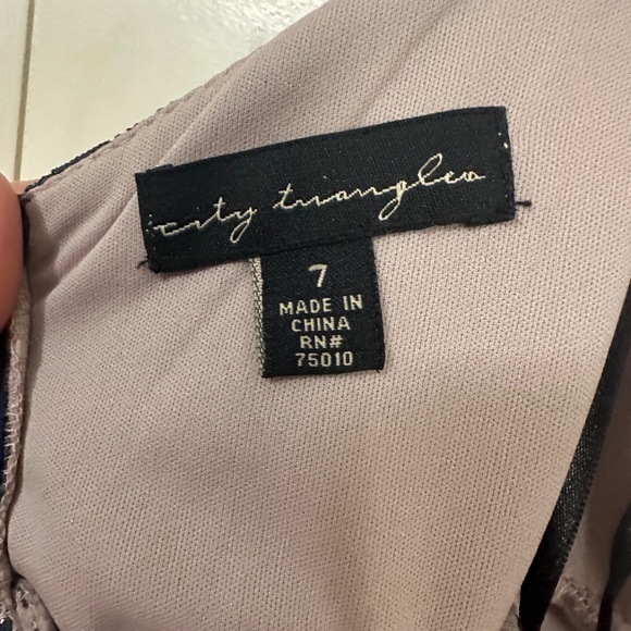 Size 7 only worn once navy blue and tan dress. - Picture 3 of 3